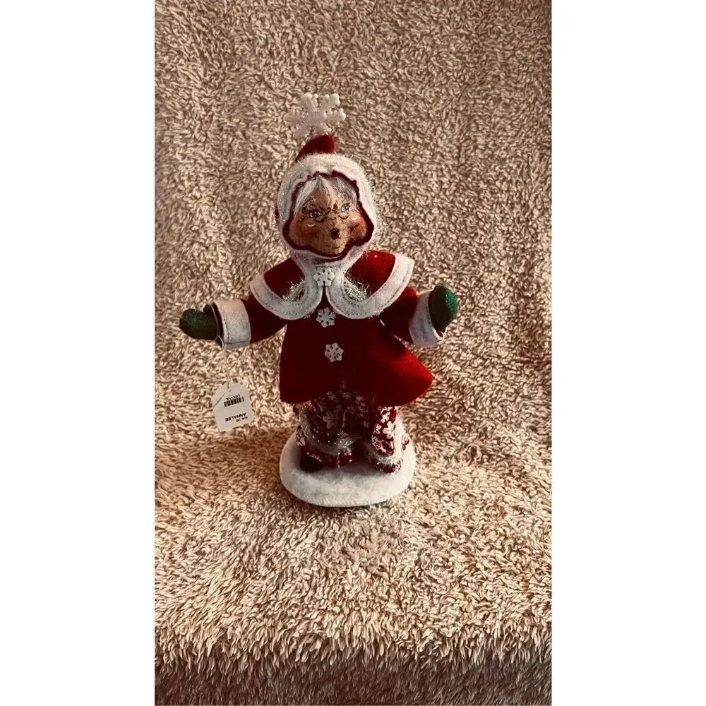 Annalee Mrs Santa Christmas Doll 8"  2009